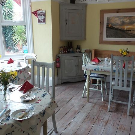 Hooray Henrys Bed and Breakfast Sheringham Exteriör bild