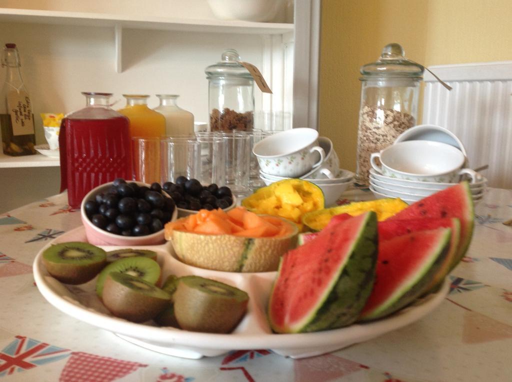 Hooray Henrys Bed and Breakfast Sheringham Exteriör bild