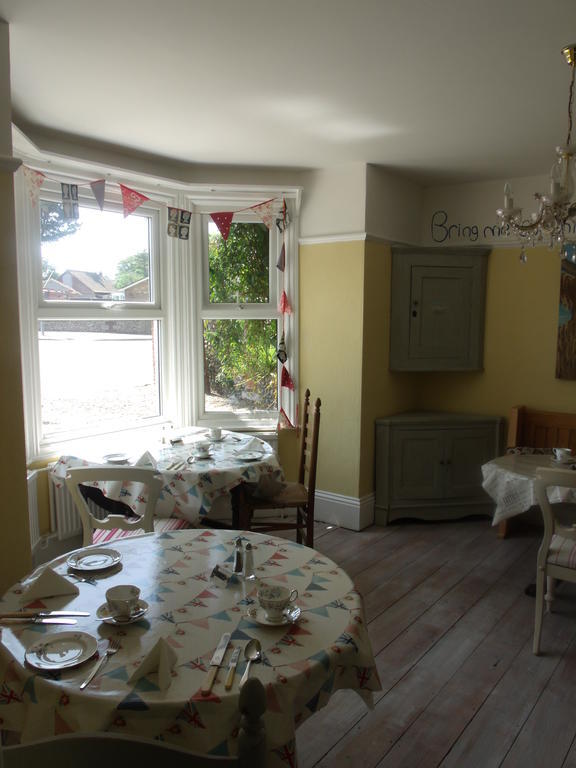Hooray Henrys Bed and Breakfast Sheringham Exteriör bild