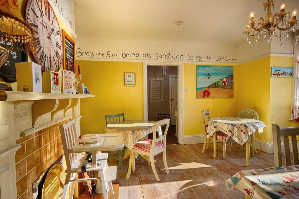Hooray Henrys Bed and Breakfast Sheringham Exteriör bild