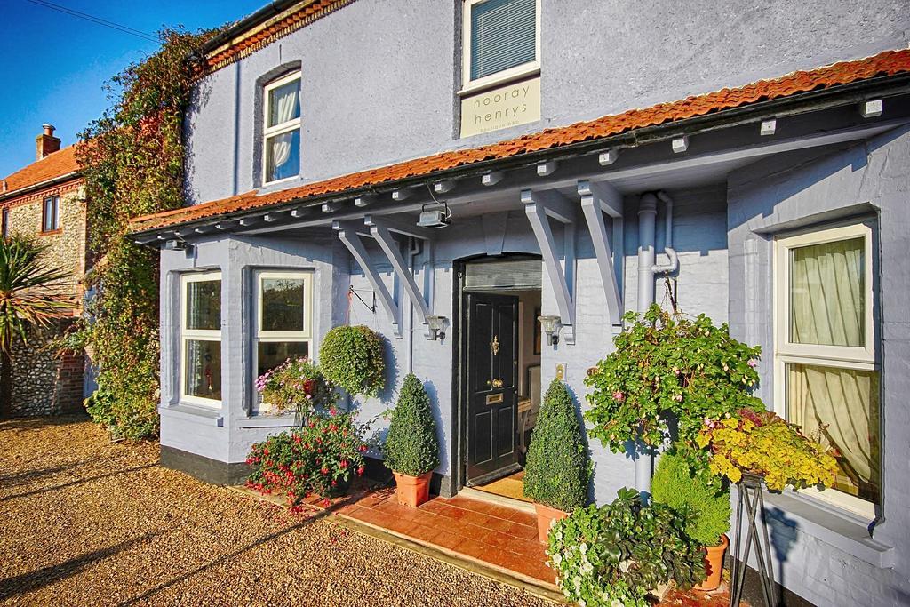 Hooray Henrys Bed and Breakfast Sheringham Exteriör bild