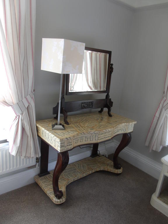 Hooray Henrys Bed and Breakfast Sheringham Exteriör bild