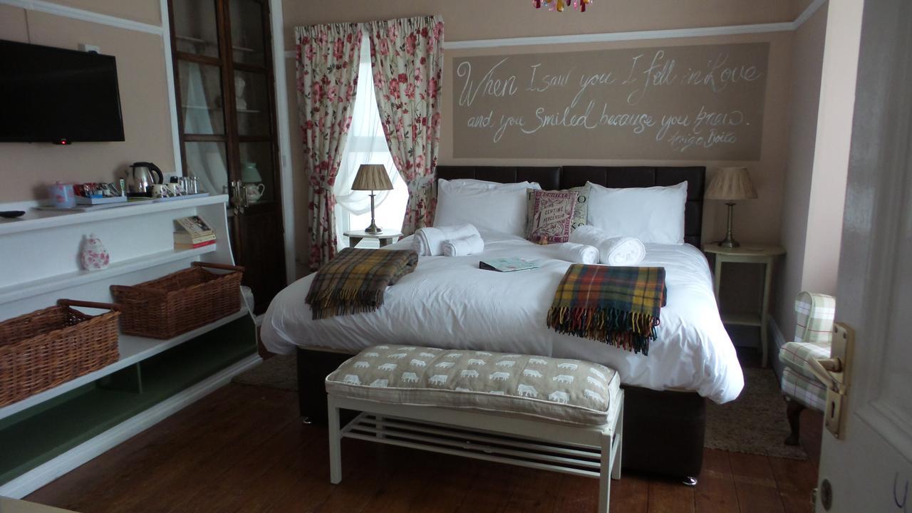 Hooray Henrys Bed and Breakfast Sheringham Exteriör bild
