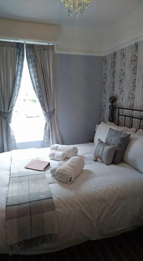 Hooray Henrys Bed and Breakfast Sheringham Exteriör bild