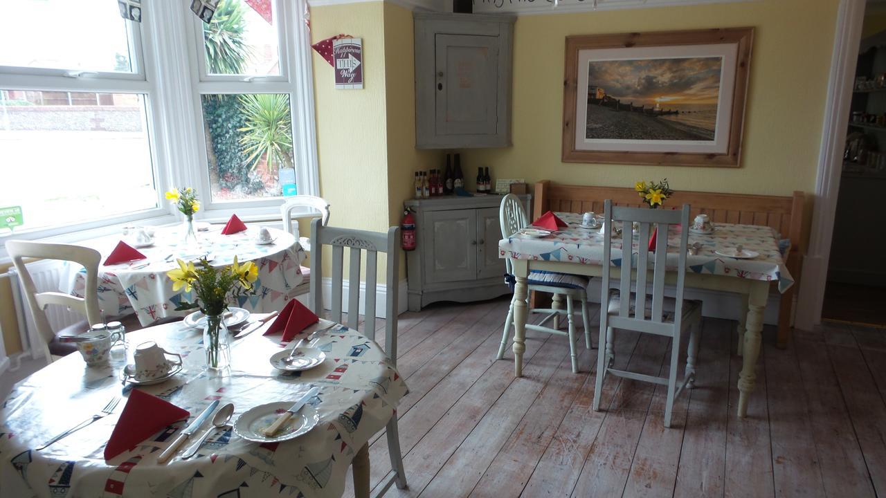 Hooray Henrys Bed and Breakfast Sheringham Exteriör bild