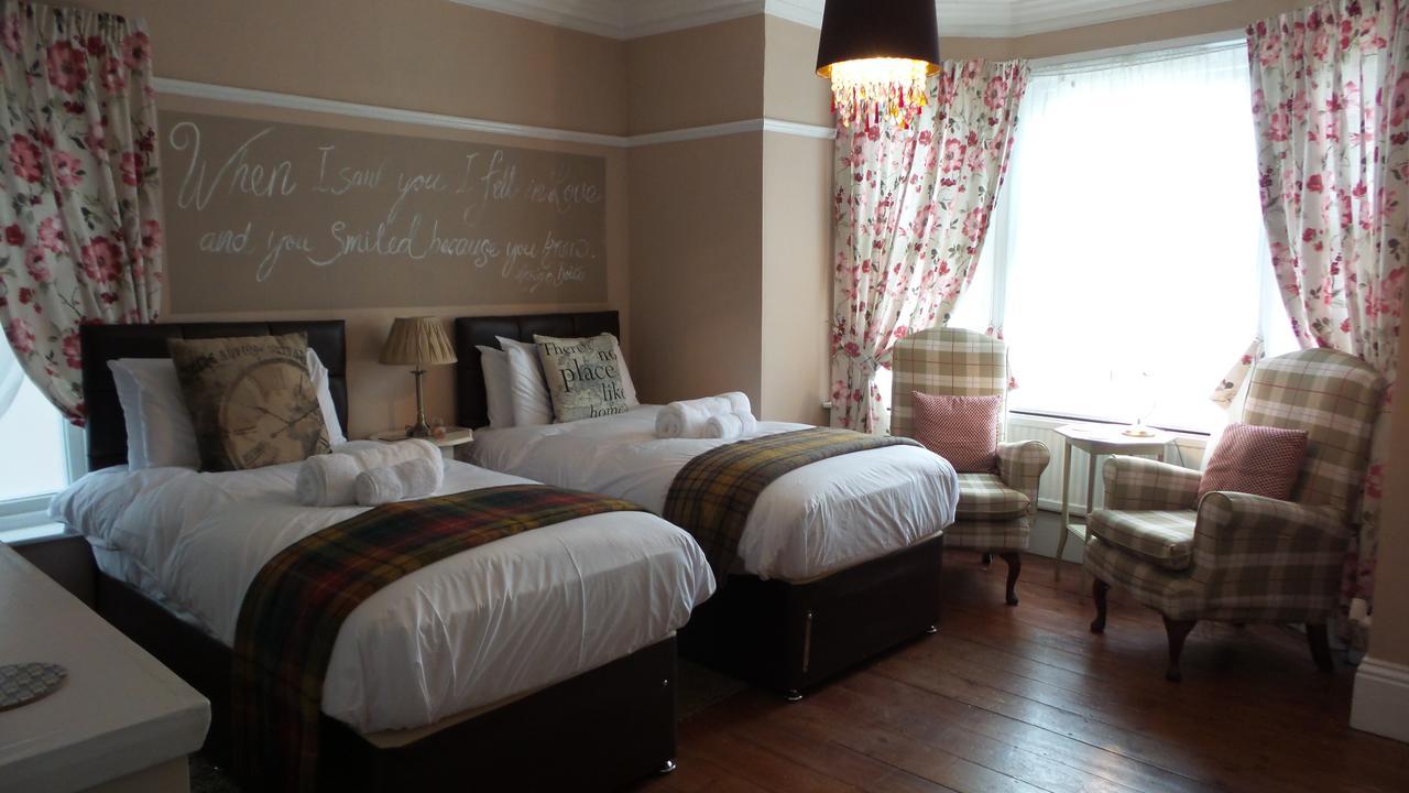 Hooray Henrys Bed and Breakfast Sheringham Exteriör bild